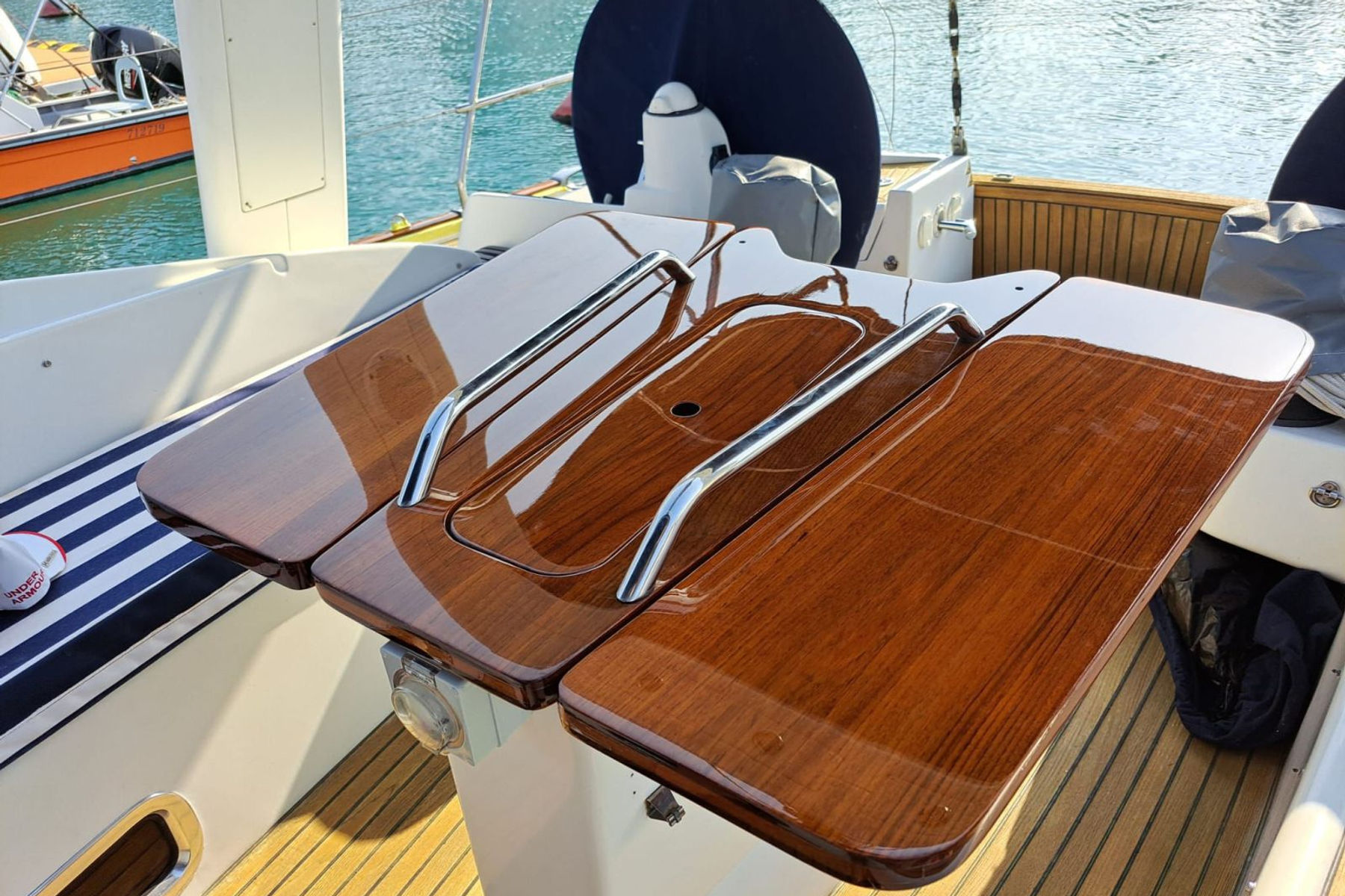 Pilot Saloon 47 exterior, interior and detail view 9
