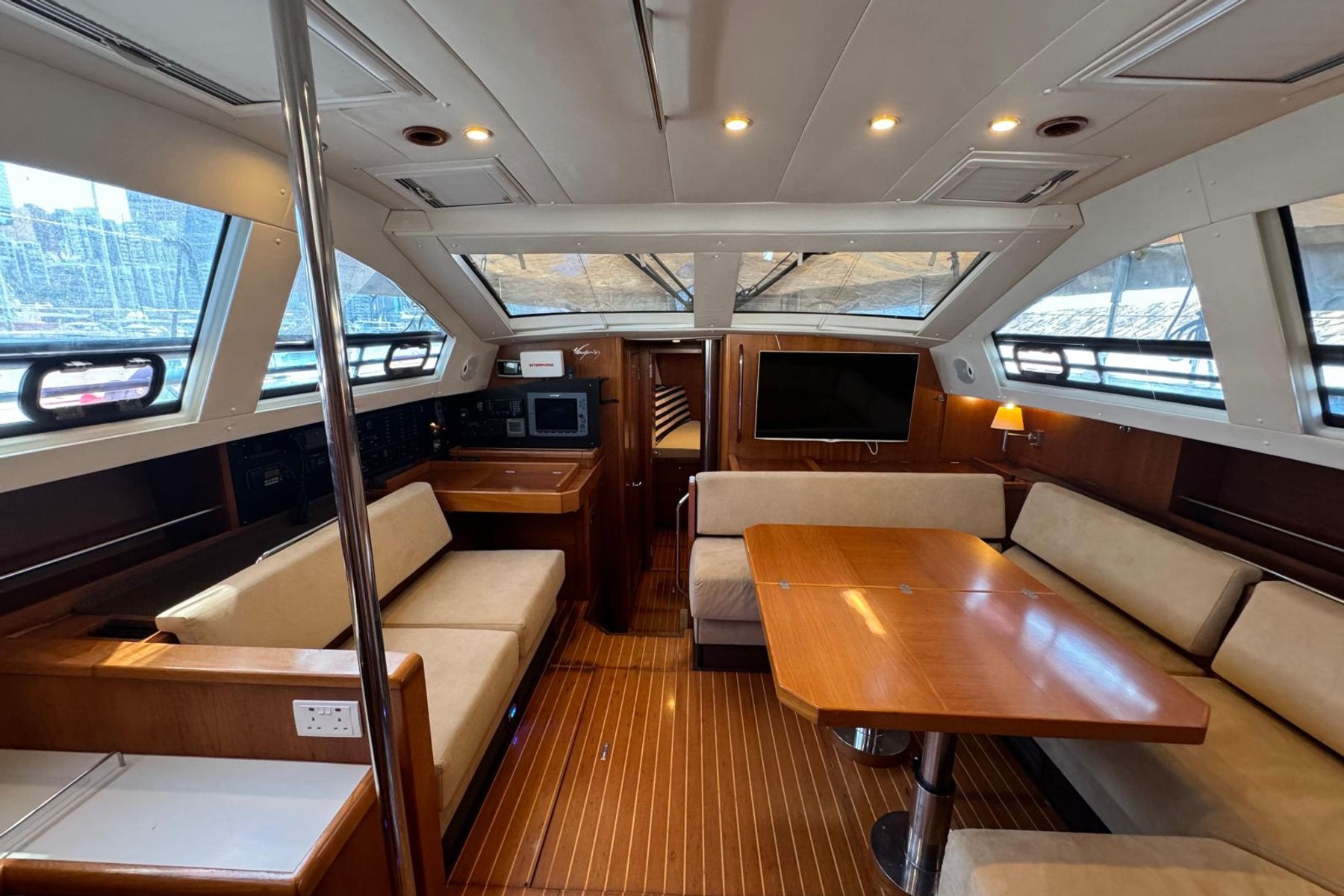 Pilot Saloon 47 exterior, interior and detail view 12